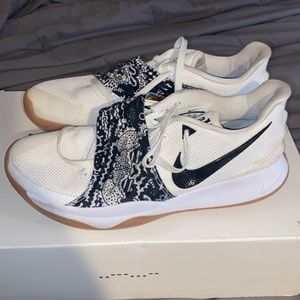 Kyrie low with strap